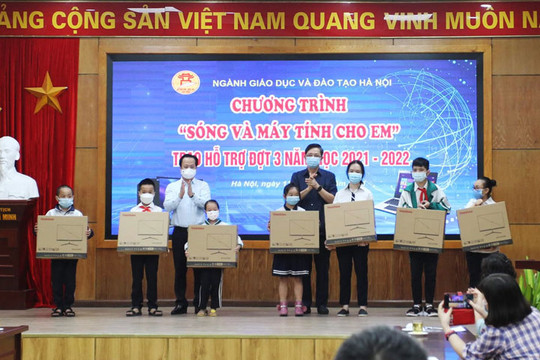 Học sinh Hà Nội đã được hỗ trợ hơn 6.900 thiết bị để học trực tuyến