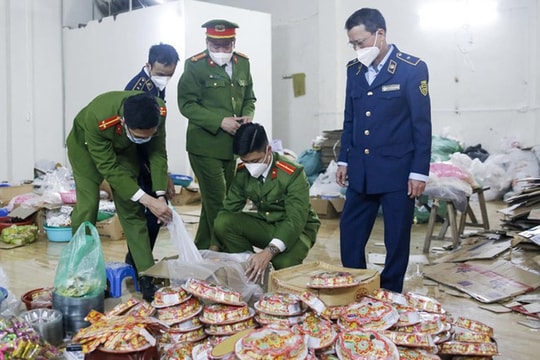 Ngăn chặn hàng tấn mứt Tết không rõ nguồn gốc chuẩn bị tuồn ra thị trường