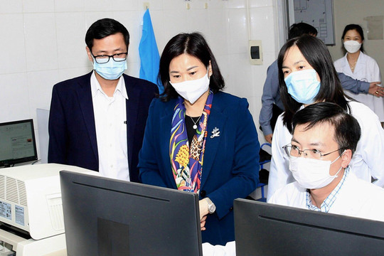 Phó Bí thư Thường trực Thành ủy Nguyễn Thị Tuyến thăm, động viên CDC Hà Nội