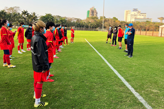 Đội tuyển nữ Việt Nam hứng khởi tập luyện hướng đến trận gặp Trung Quốc tại tứ kết Asian Cup 2022
