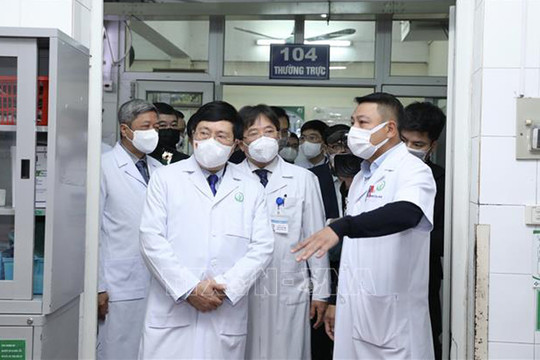 Phó Thủ tướng Phạm Bình Minh thăm, động viên đội ngũ y, bác sĩ Bệnh viện Hữu nghị Việt - Đức