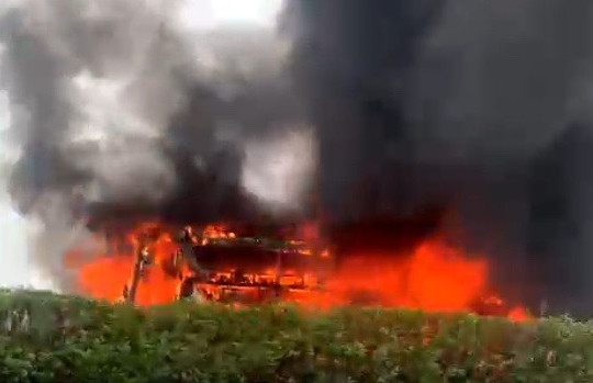 10 người thoát nạn trong vụ ô tô khách bốc cháy trên cao tốc Pháp Vân - Cầu Giẽ