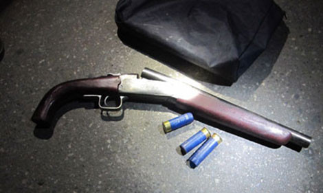 Truy tố đối tượng dùng súng săn bắn chết người tại hồ câu
