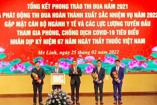 Trao Huân chương Lao động hạng Ba cho Văn phòng HĐND - UBND huyện Mê Linh