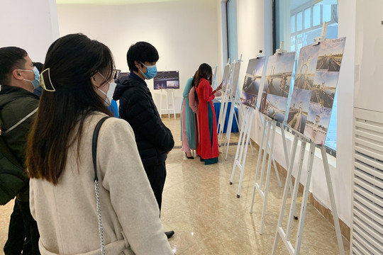 Khai mạc triển lãm phương án kiến trúc cầu Trần Hưng Đạo
