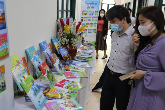 Hà Nội: Hơn 40.000 cán bộ, giáo viên tiếp cận với sách giáo khoa lớp 7, lớp 10