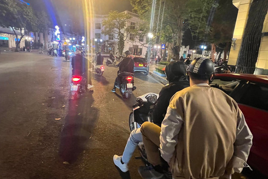 Xử phạt 11 bãi trông giữ xe trái phép trong không gian phố đi bộ quận Hoàn Kiếm