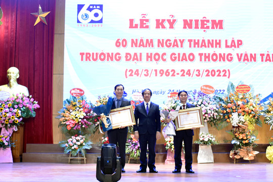 Trường Đại học Giao thông Vận tải nhận Bằng khen của Thủ tướng Chính phủ