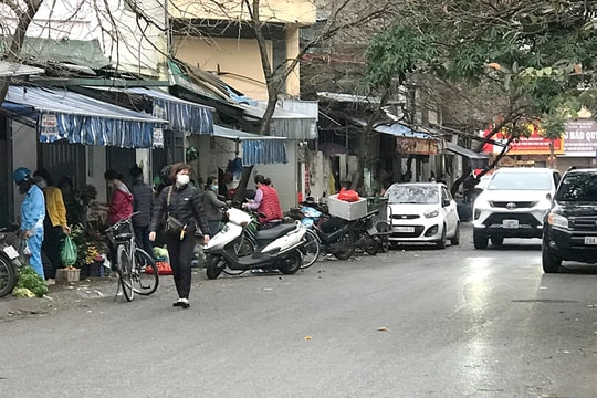 Vi phạm trật tự đô thị tại phố Tôn Thất Thiệp