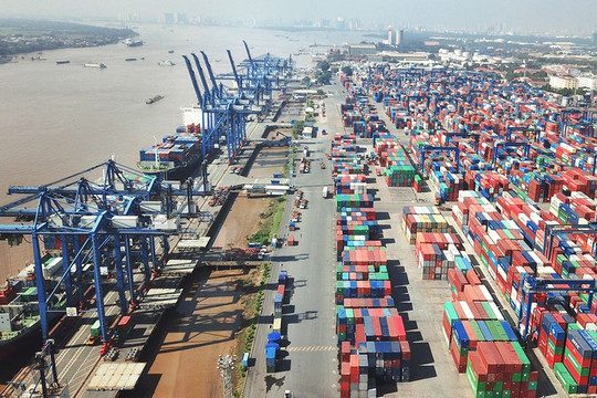 Thành phố Hồ Chí Minh chính thức thu phí dịch vụ hạ tầng cảng biển từ ngày 1-4