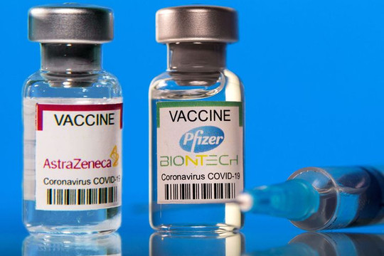 Người tiêm đủ liều vắc xin Pfizer hoặc Moderna có thể tiêm mũi 3 bằng vắc xin AstraZeneca