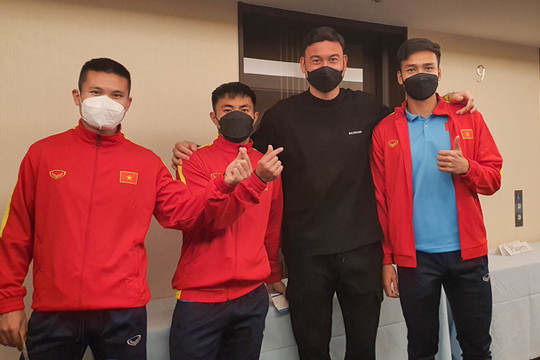 Thủ môn Đặng Văn Lâm hội quân cùng đội tuyển bóng đá Việt Nam tại Nhật Bản