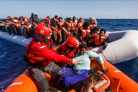 Gần 100 người thiệt mạng do lật thuyền trên biển Địa Trung Hải