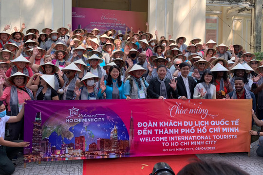 Thành phố Hồ Chí Minh đón đoàn gần 130 du khách Mỹ