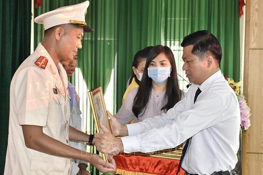 Chủ tịch nước tặng thưởng Huân chương Dũng cảm cho Đại úy Thái Ngô Hiếu