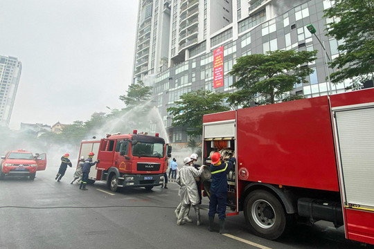 Diễn tập phương án chữa cháy, cứu nạn, cứu hộ tại khu đô thị Văn Quán