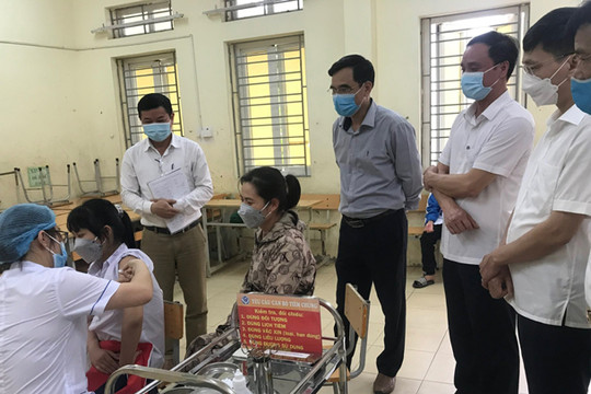 Hà Nội: Ba quận, huyện đầu tiên tiêm vắc xin phòng Covid-19 cho học sinh lớp 6
