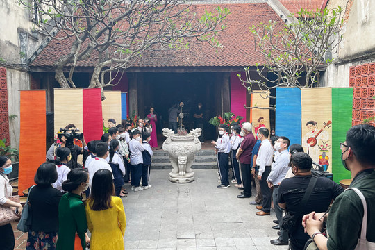Tưng bừng hoạt động văn hóa chào mừng ngày 30-4, 1-5 tại khu phố cổ Hà Nội