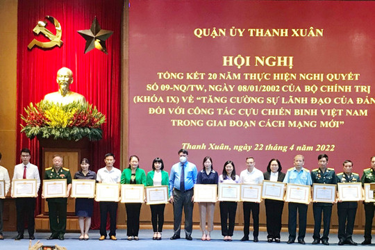 Quận ủy Thanh Xuân khen thưởng 29 tập thể, cá nhân trong công tác cựu chiến binh