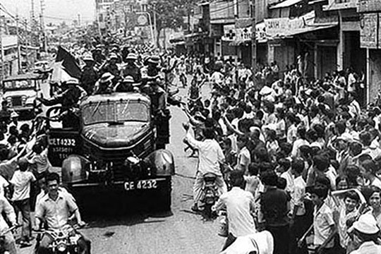 ''Tiến về Sài Gòn, giải phóng thành đô!''