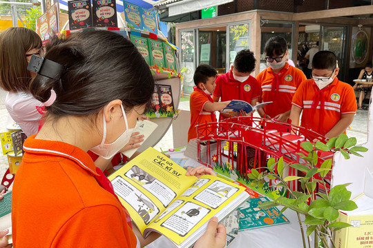 Học sinh quận Hoàn Kiếm hào hứng với Ngày hội sách