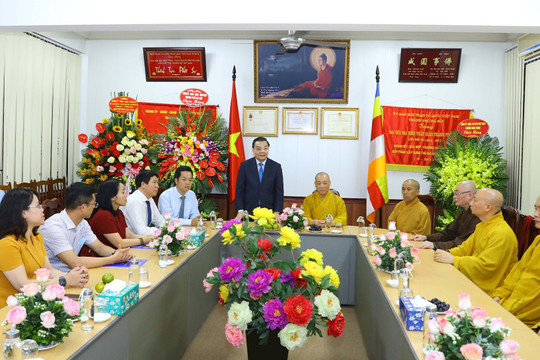 Chủ tịch UBND thành phố Hà Nội Chu Ngọc Anh chúc mừng Đại lễ Phật đản 2022