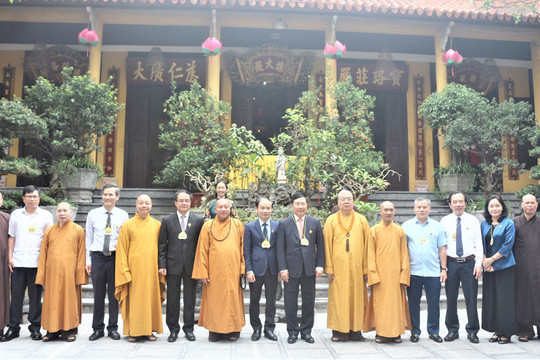 Phó Thủ tướng Thường trực Chính phủ Phạm Bình Minh chúc mừng Đại lễ Phật đản 2022