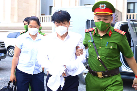 Bắt đầu xét xử nguyên Thứ trưởng Bộ Y tế Trương Quốc Cường trong vụ án thuốc giả