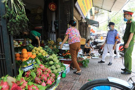 Cần dẹp ''chợ vỉa hè'' trên phố Nguyễn Công Trứ