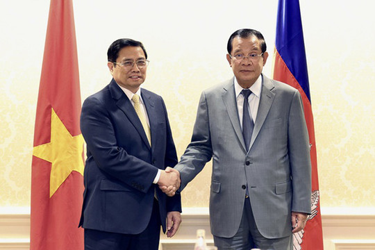 Thủ tướng Phạm Minh Chính gặp Thủ tướng Campuchia Hun Sen nhân dịp dự Hội nghị Cấp cao đặc biệt ASEAN - Hoa Kỳ