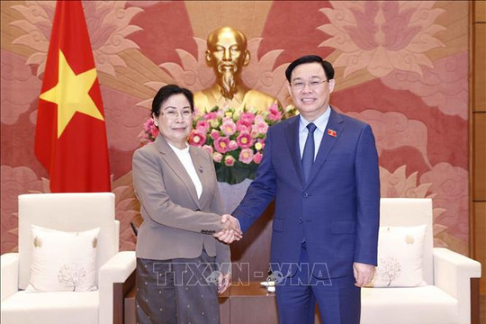 Chủ tịch Quốc hội Vương Đình Huệ tiếp Chánh án Tòa án nhân dân tối cao Lào