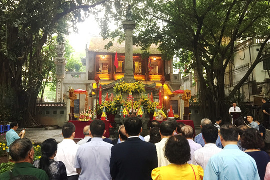 Trang trọng tổ chức Lễ dâng hương kỷ niệm 594 năm Ngày vua Lê Thái Tổ đăng quang