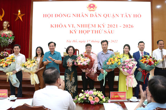 Đồng chí Bùi Thị Lan Phương được bầu giữ chức Phó Chủ tịch UBND quận Tây Hồ