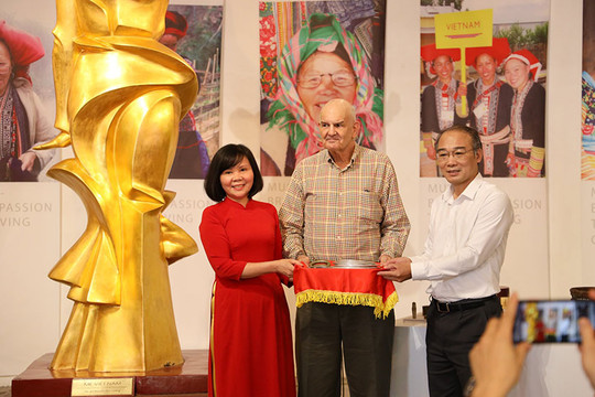 Bảo tàng Phụ nữ Việt Nam tiếp nhận gần 500 hiện vật được hiến tặng