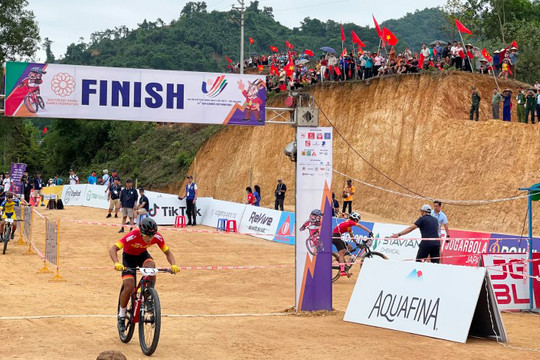 Việt Nam giành Huy chương bạc đua xe đạp băng đồng tiếp sức đồng đội nam, nữ