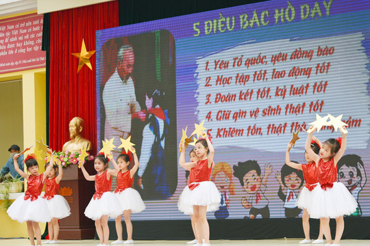 Gần 1.000 học sinh quận Hoàn Kiếm hào hứng với hoạt động giáo dục truyền thống
