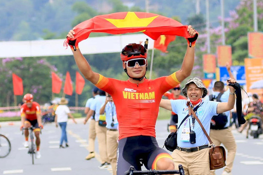 Quàng Văn Cường giành Huy chương vàng thứ 2 cho đội tuyển xe đạp Việt Nam