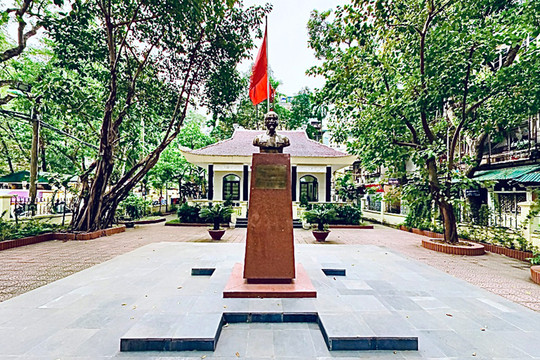 Nhà lưu niệm Bác Hồ ở phường Kim Liên