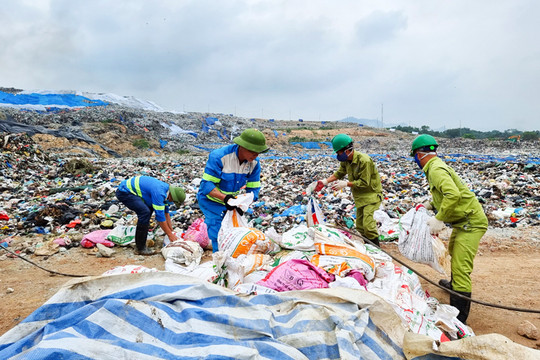 Diễn tập ứng phó với thiên tai tại bãi rác Nam Sơn