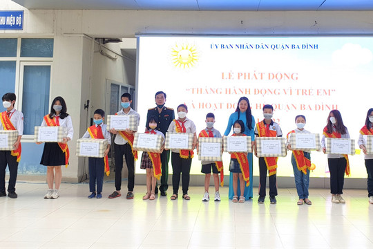 Quận Ba Đình trao 70 phần quà tặng trẻ em nhân dịp ''Tháng hành động vì trẻ em''