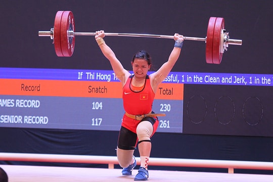 Phạm Thị Hồng Thanh phá ba kỷ lục SEA Games, giành Huy chương vàng cử tạ