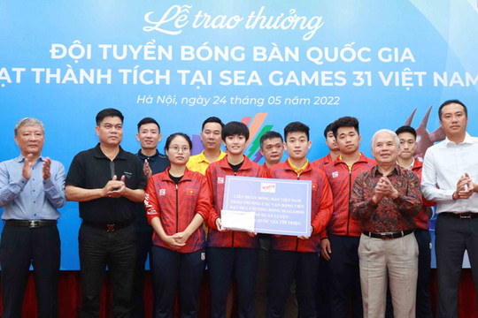 Trao thưởng đội tuyển bóng bàn Việt Nam đạt thành tích tại SEA Games 31