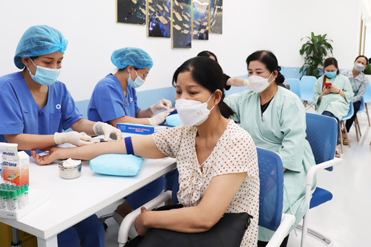 Hơn 550 phụ nữ quận Hoàng Mai được khám sức khỏe miễn phí