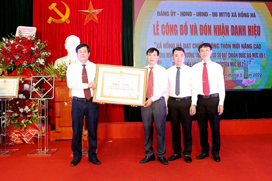 Xã Hồng Hà đón Bằng công nhận xã đạt chuẩn nông thôn mới nâng cao
