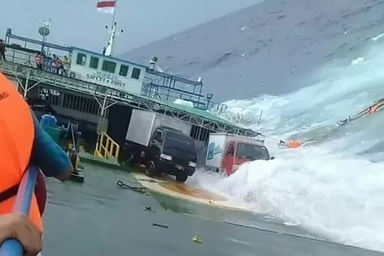 26 người bị mất tích sau vụ chìm phà ở Indonesia