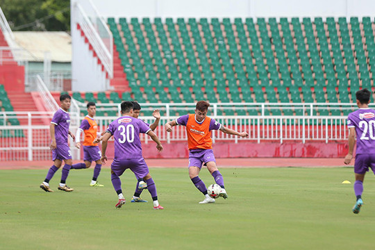 Đội tuyển Việt Nam tập luyện trên sân Thống Nhất, chuẩn bị đấu giao hữu với Afghanistan