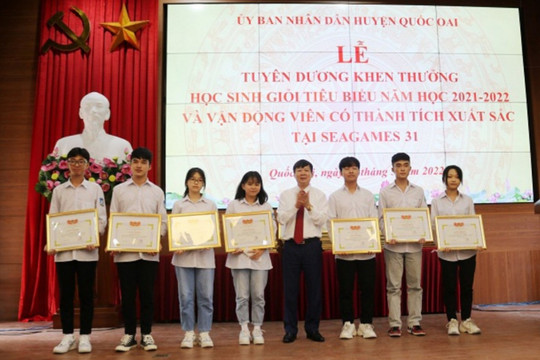 Quốc Oai tuyên dương 140 học sinh giỏi và 6 vận động viên đoạt huy chương tại SEA Games 31
