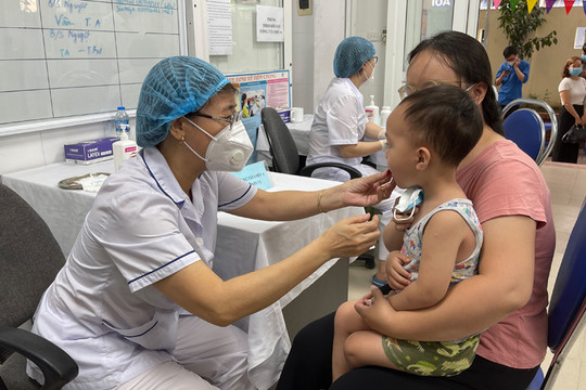Sáng 1-6, Hà Nội đồng loạt tổ chức cho trẻ từ 6 đến 36 tháng tuổi uống vitamin A