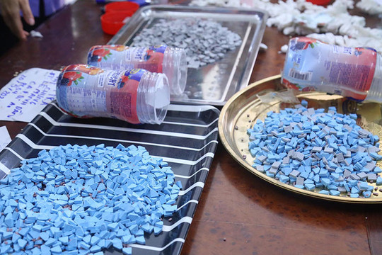 Bình Dương: Bắt đối tượng tàng trữ hơn 8kg ma túy trong căn hộ