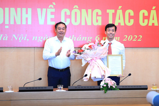 Trao quyết định bổ nhiệm Phó Chánh Văn phòng UBND thành phố Hà Nội